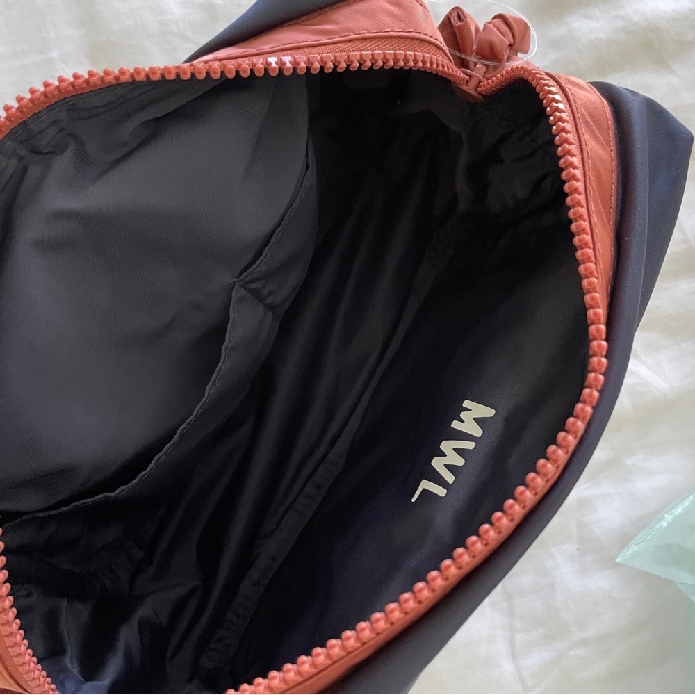 Madewell MWL Sport Multipurpose Pouch - Picture 4 of 6
